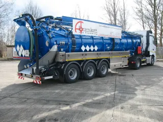 Blue vacuum semi-trailer with stainless steel substructure, rear with suction hose
