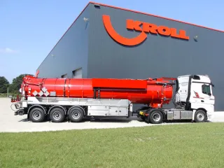 Red three-axle vacuum semi-trailer, side view in front of the KROLL plant in Hünxe