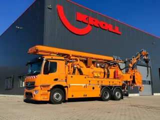 Orange KROLL WRS 1 on a Mercedes chassis in front of the KROLL plant in Hünxe